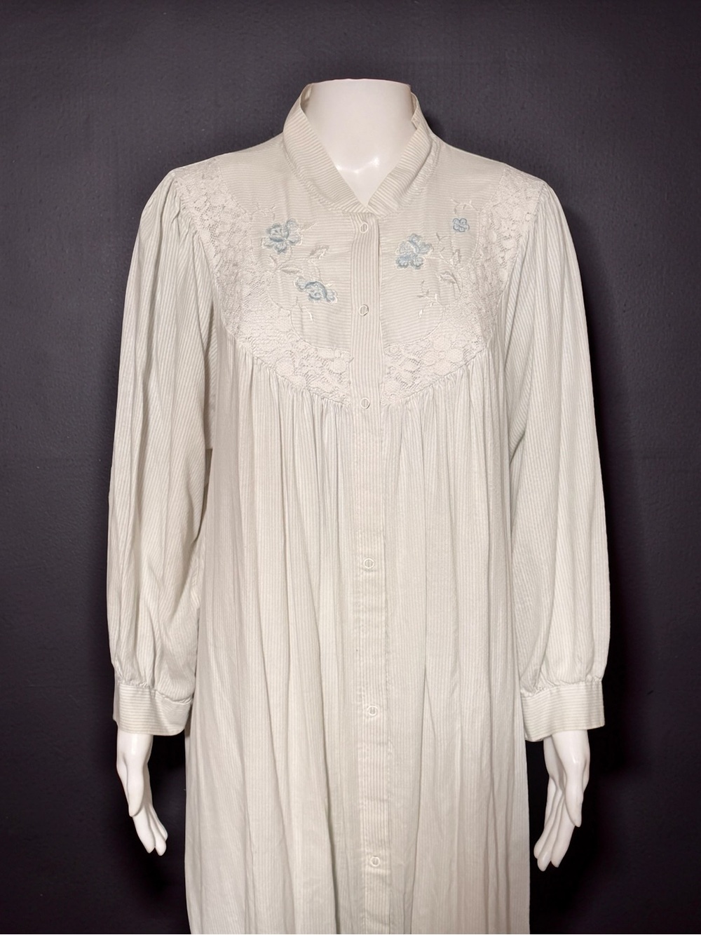 Vintage Gilligan O’Malley Ivory Lace Floral Embroidered Long Nightgown